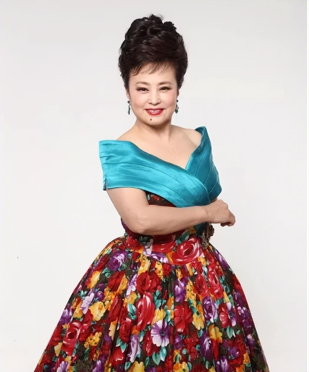 巅峰的时候朱明瑛选择出国留学,吃尽苦头,现状如何