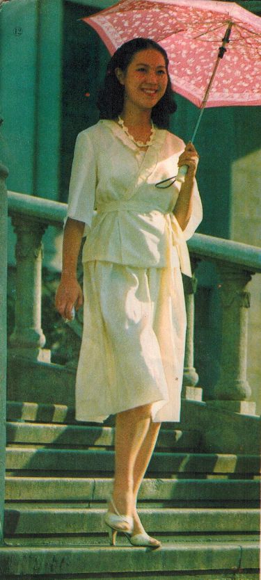 老照片 80年代上海街头漂亮的裙子 中国人开始爱美了