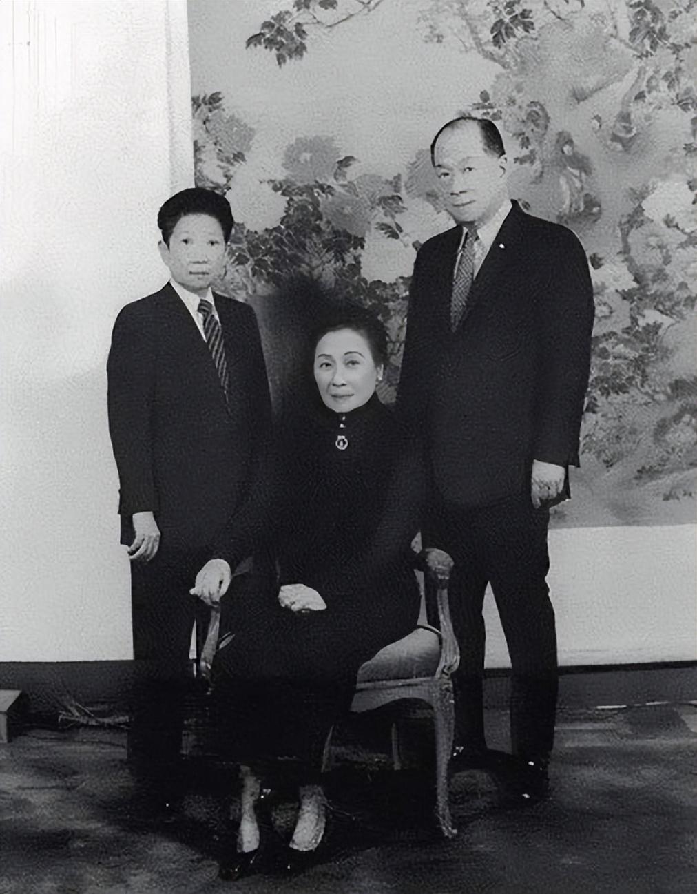 1994年孔令伟去世96岁的宋美龄奔丧巨额遗产揭露其贪婪的一生