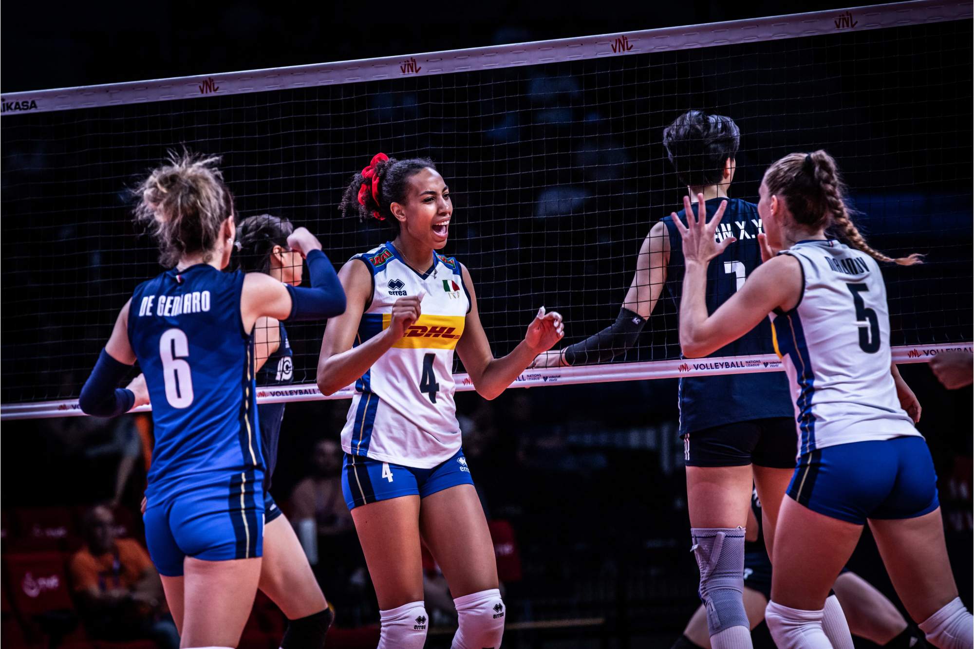 中国女排三连胜31击溃世界冠军意大利李盈莹21分成得分王