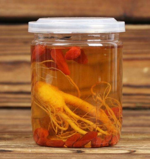 山东65岁老实大妈,坚信自己300年的人参已成精,专家对此表示怀疑