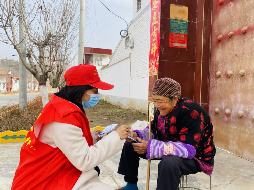 寶雞麟遊縣酒房鎮90後夫妻奮戰在疫線