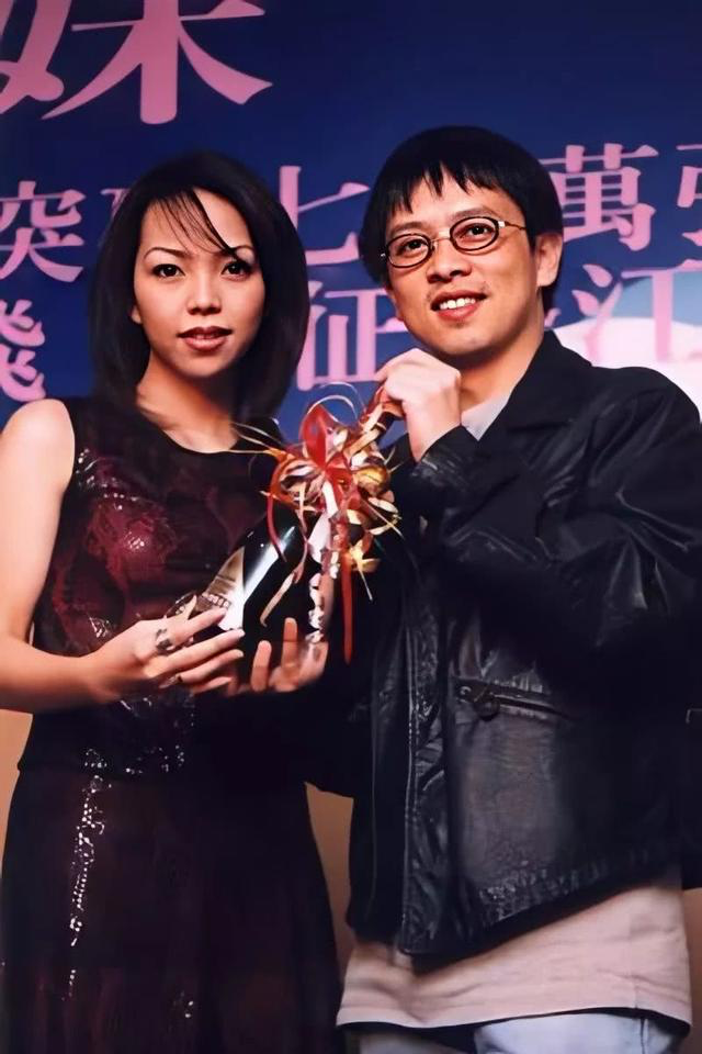 回顾张雨生31岁车祸离世女友痴守10年嫁人母亲守墓园度余生