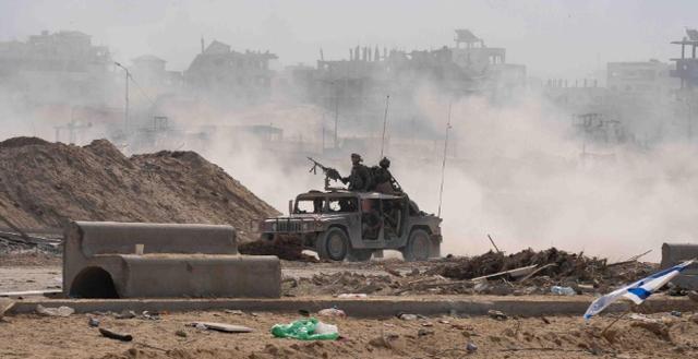 对抗升级!4枚导弹击中以色列第91师司令部,大批坦克正撤离加沙