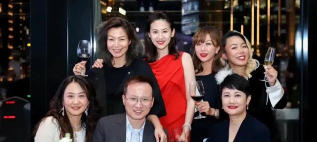 上海首富郭广昌与电视主持人王津元的浪漫恋情,为何不愿回报家乡