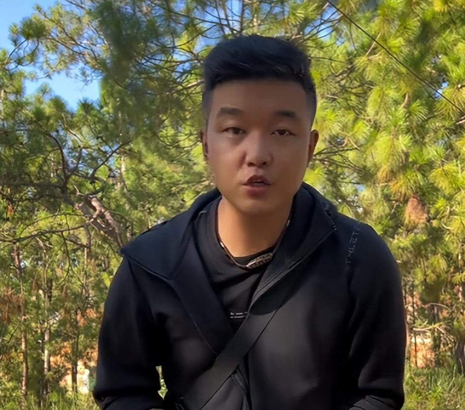 回顾垃圾堆长大的刘阿楠,拒绝400万年薪,被千万粉丝催着捡"破烂"