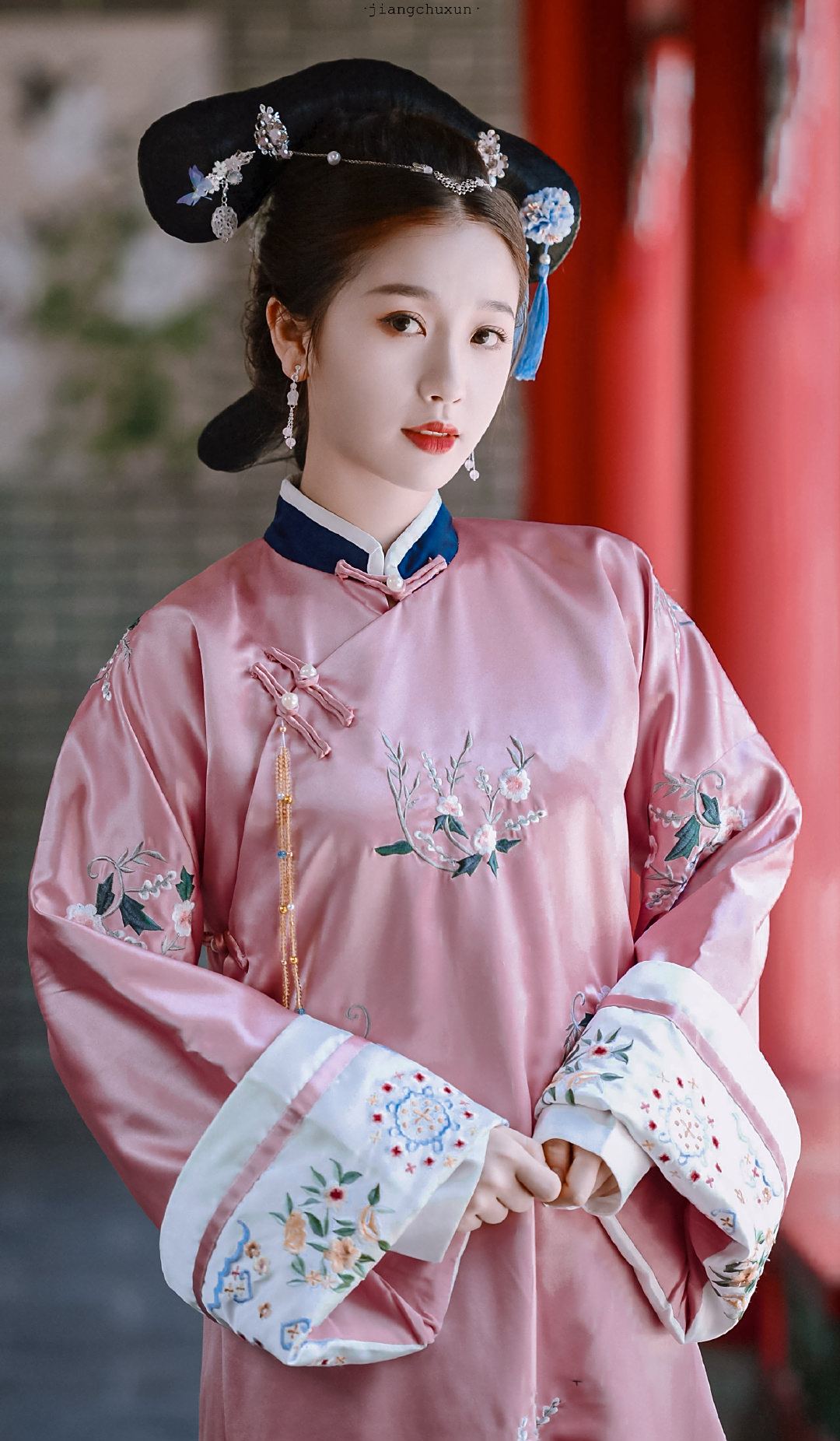 虞书欣自带"古风感",古装造型透着满满的灵气,一般人可做不到