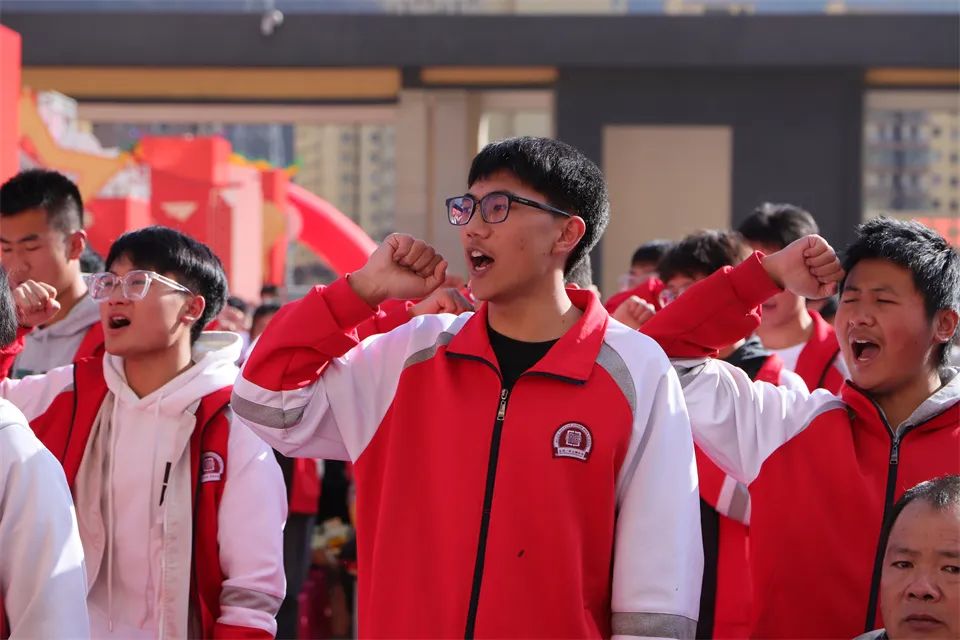 十八而志,云南曲靖会泽文渊中学举行高三成人礼暨家长开放日活动