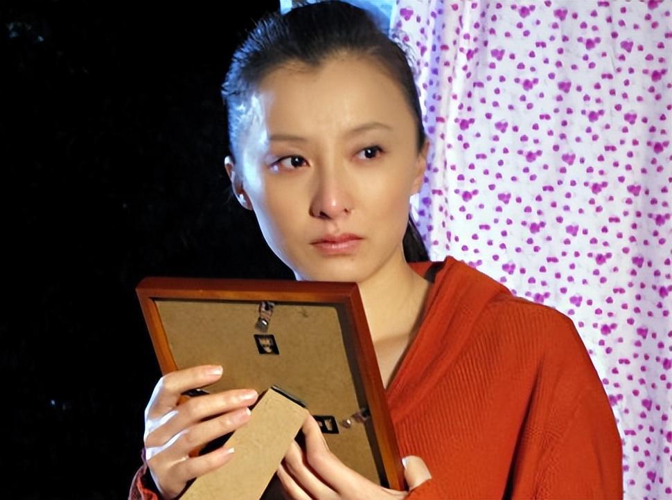 演员徐露:巅峰时退隐,嫁大7岁导演,48岁和19岁女儿似姐妹