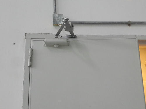 消防门闭门器安装方法图片