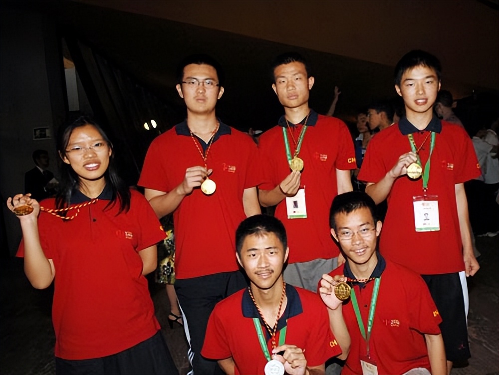 "我父亲是普通教师",韦东奕再次语出惊人,真实履历过于凡尔赛