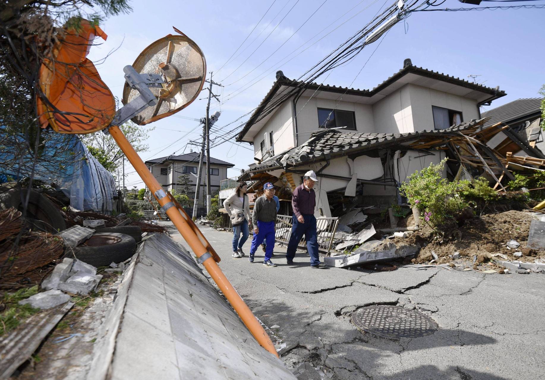 日本四天内出现六次地震,此时恰逢日本疯狂排放核污水,这样一来,相当