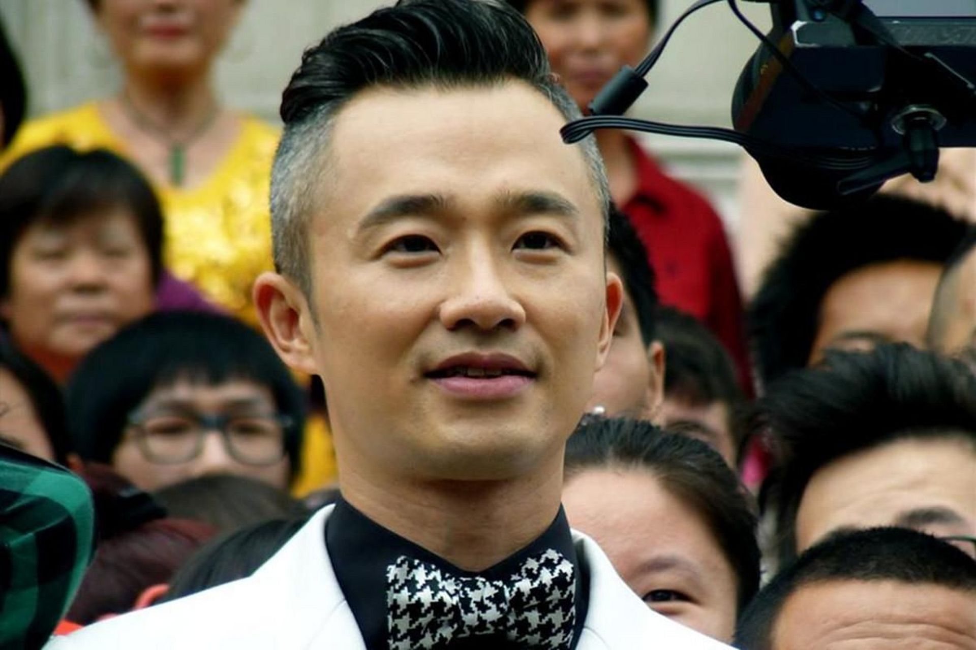 谣言揭幕:曝主持人程雷因肝病去世,本尊晒合影回 揭秘背后的真相:程雷