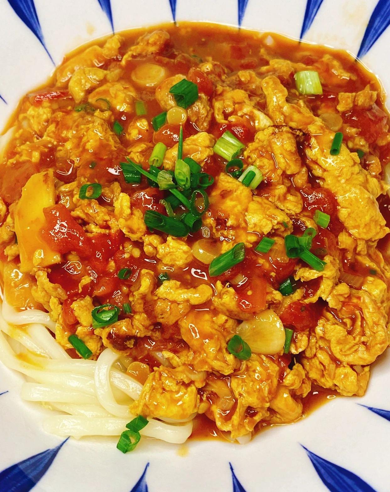 鸡蛋西红柿打卤面这样做真好吃!浓郁的番茄裹满面条,味道绝了