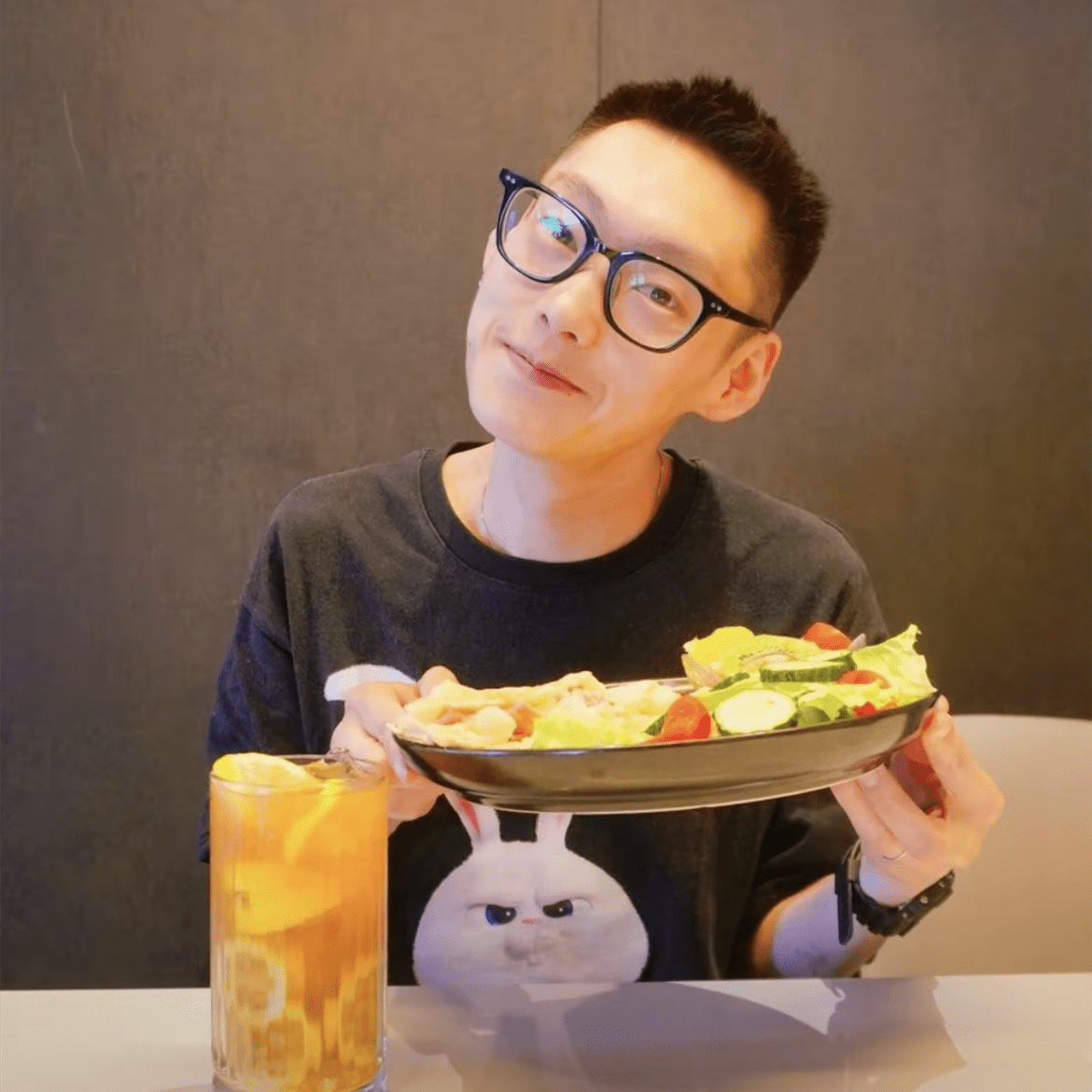 命运多舛:29岁快乐小赵因遗传病去世!原生家庭太窒息