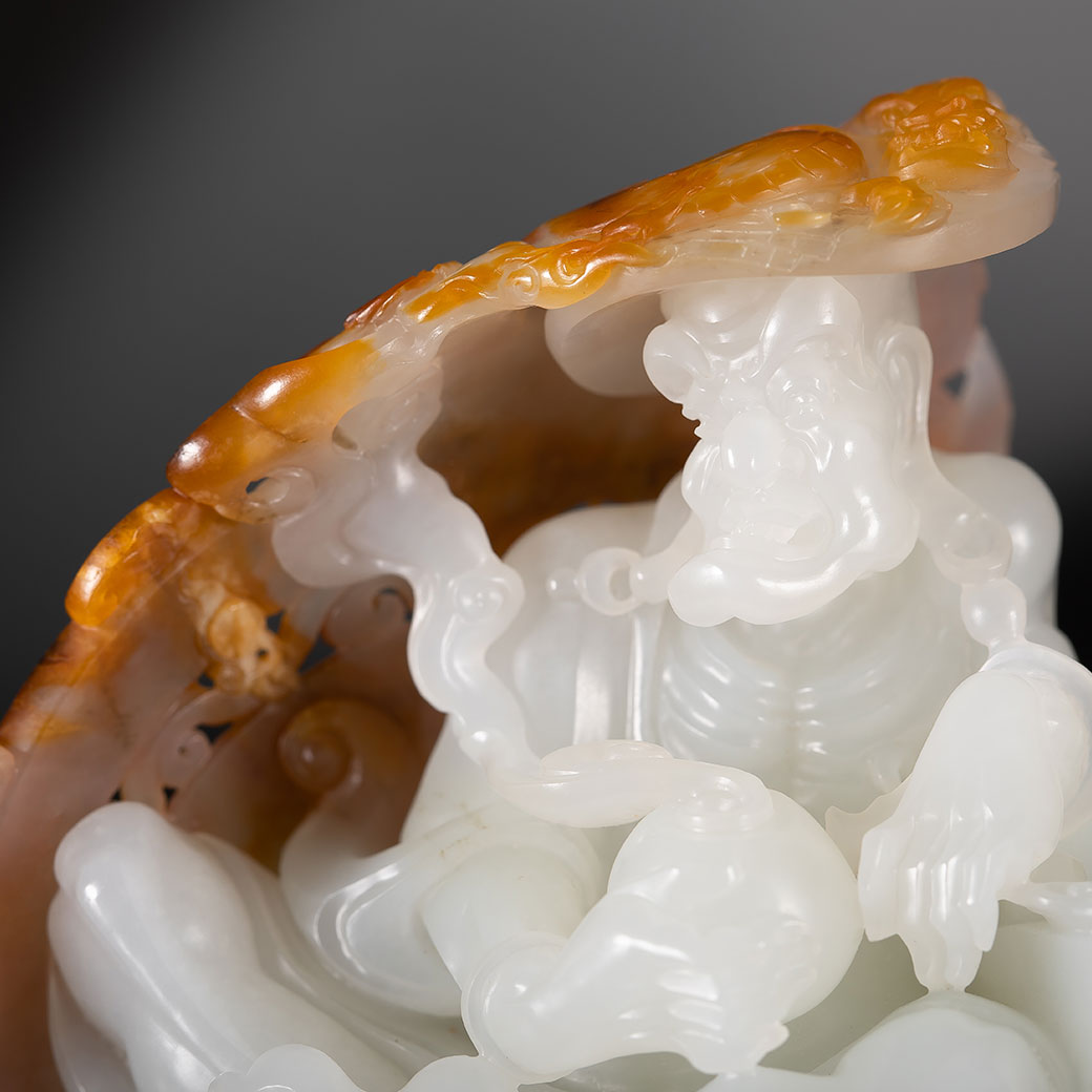 和田玉籽料 红皮白肉玉雕摆件 玉雕大师张胜利作品 降龙罗汉镇