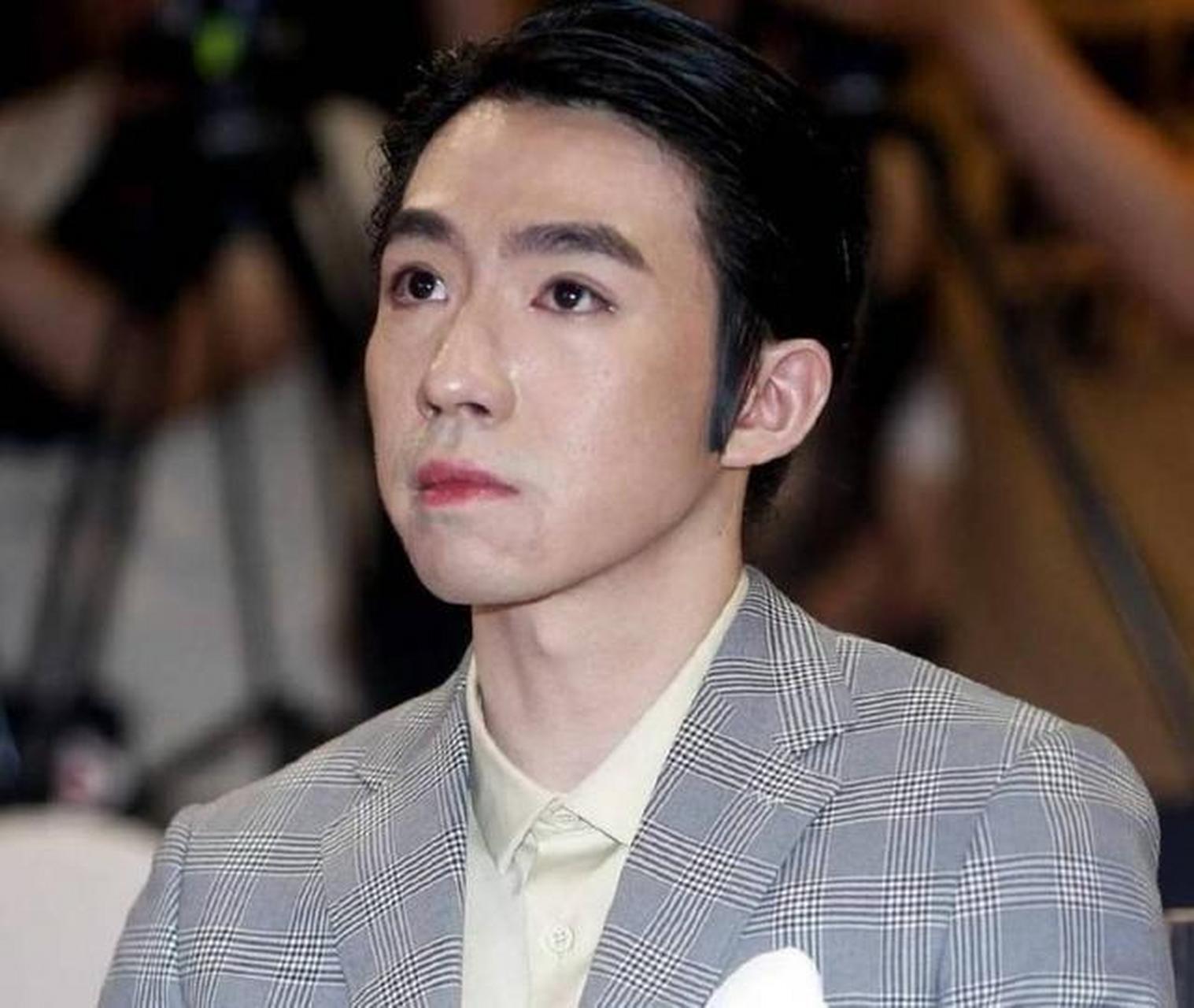 [原文:俞灏明晒烧伤照曾躲国外不.