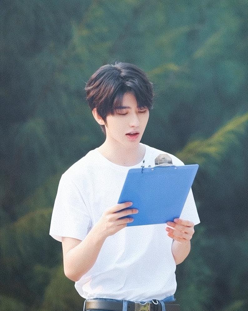 蔡徐坤私生活混乱,约p睡粉有多位情人,还被曝"活儿"很差