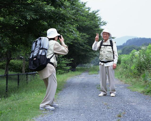 老年旅游团需求大,可低价旅游团真的有那么好吗?这背后有猫腻?