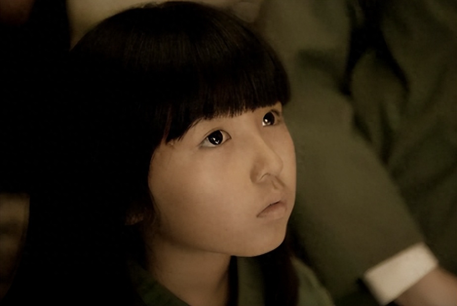 回顾张子枫力压章子怡成为史上最年轻影后收入百万引争议