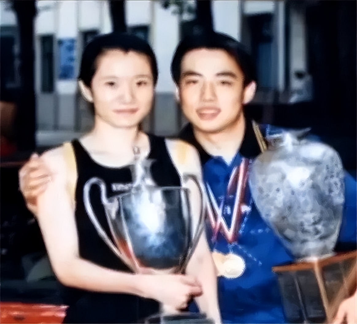 刘国梁妻子王瑾:16岁早恋退队,创业成亿万富婆,和婆婆亲如母女