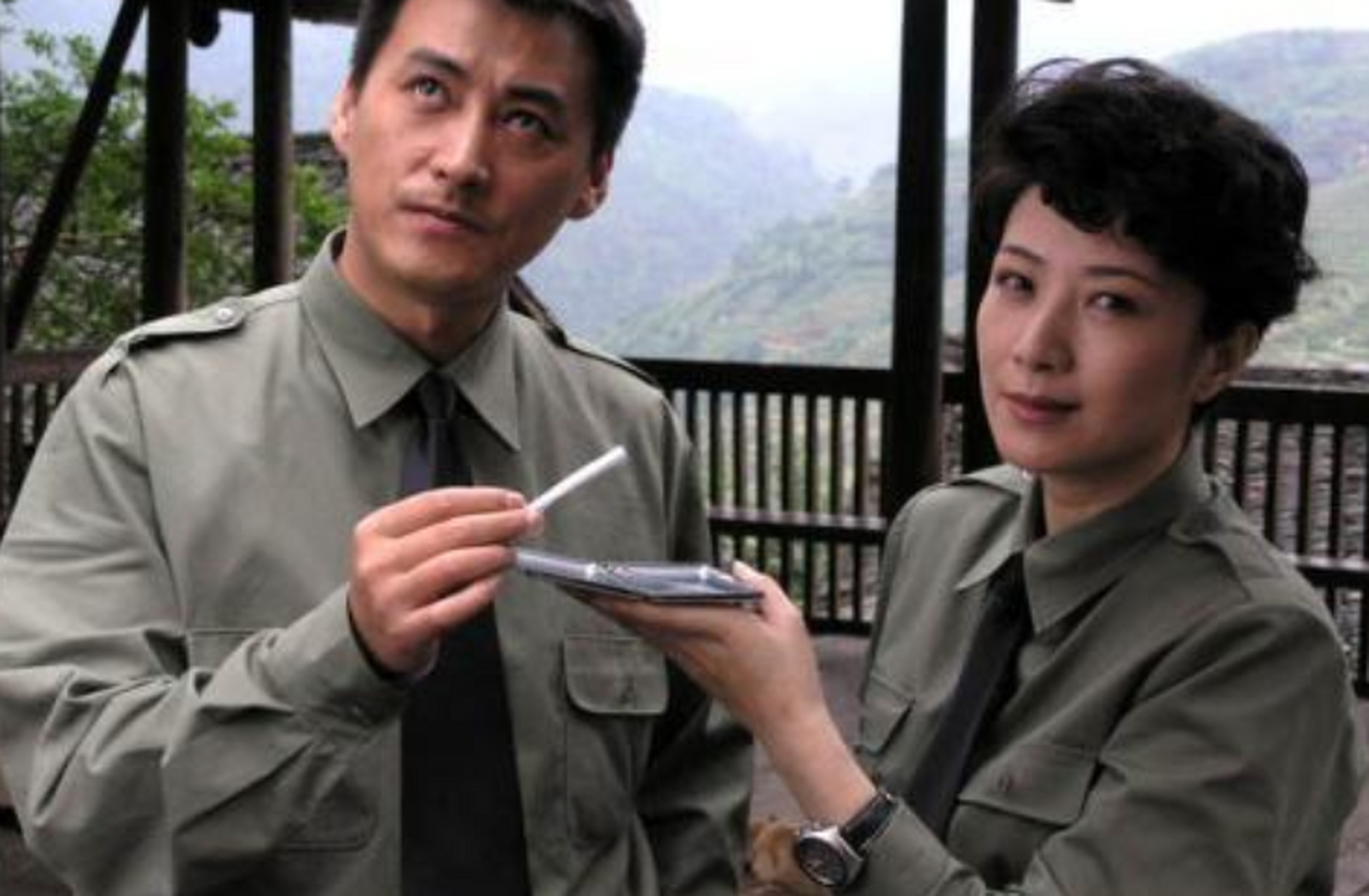 朱墨:嫁大16岁演员刘小锋,婚后生两子,如今一家四口其乐融融  朱墨在