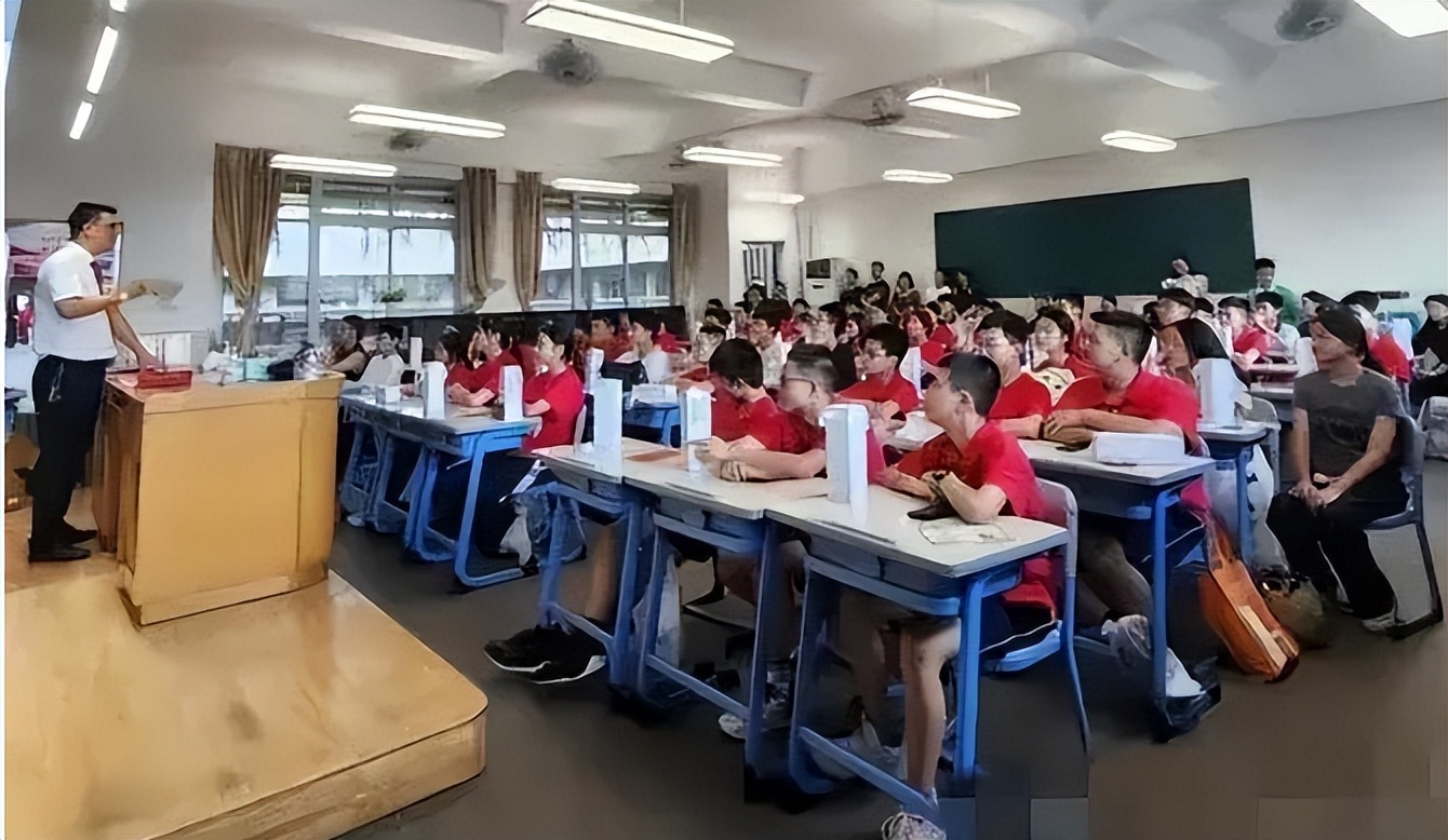 东莞东华中学男老师自杀:家长开直升机,学校要声誉老师压力很大