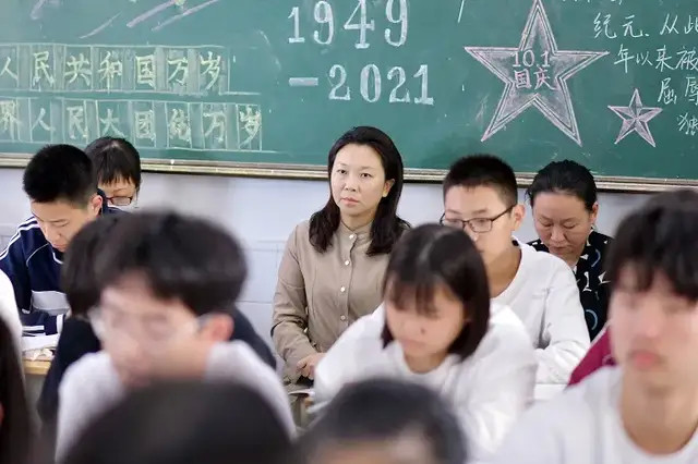 江蘇省口岸中學教師紮根三尺講臺,譜寫教學華美樂章