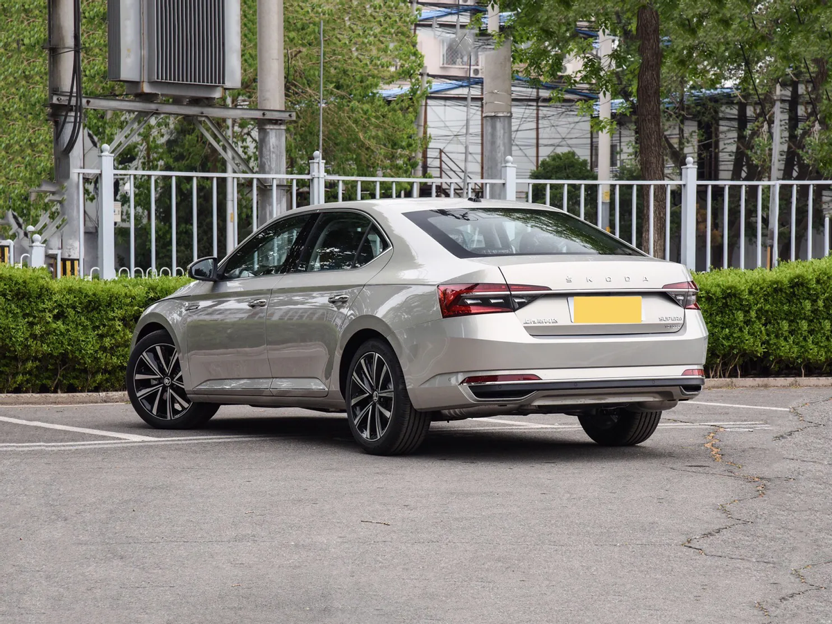 德系家用b级车,三大件稳定可靠,配掀背尾门,解读斯柯达速派