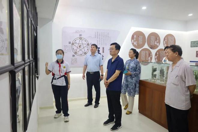 齐河县关工委主任赵常祥一行调研中医药文化进校园工作情况