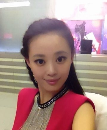 美女主持人邱园园:26岁癌症晚期冒死为丈夫生子,丈夫转身又娶