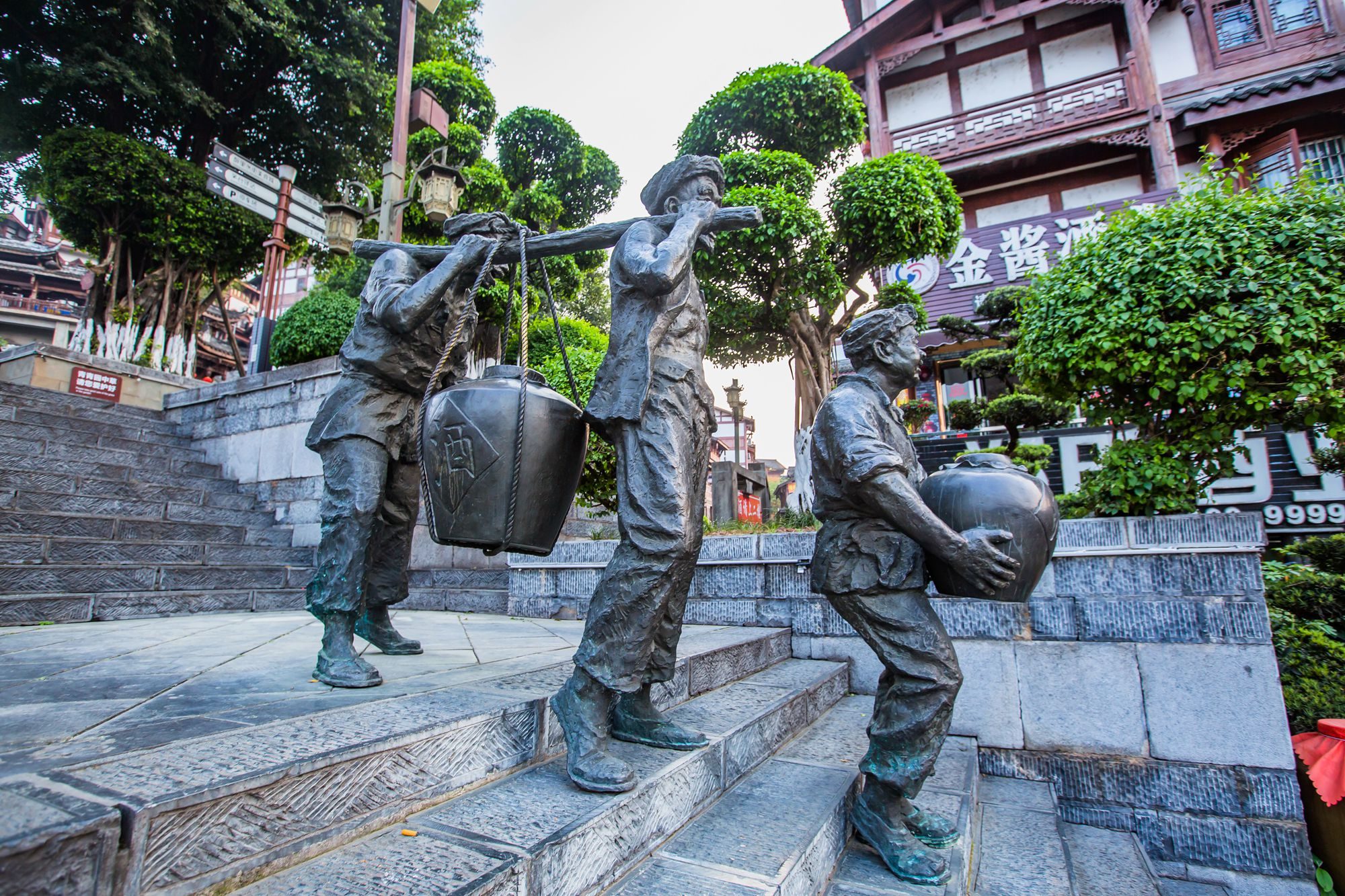 贵州茅台杨柳湾街,一街百态,万象精彩,是茅台古镇的核心街区