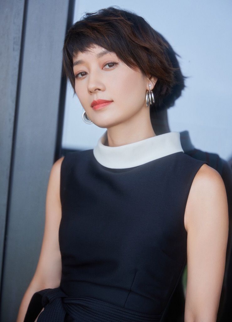 马伊琍新剧里的长发造型,再次证明:中年女人还是剪短发更洋气