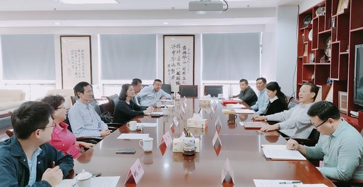 海外侨胞代表拜访安徽省侨联 获颁海外委员证书