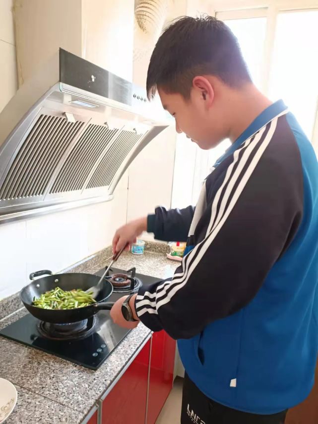 家务活照片高中生图片