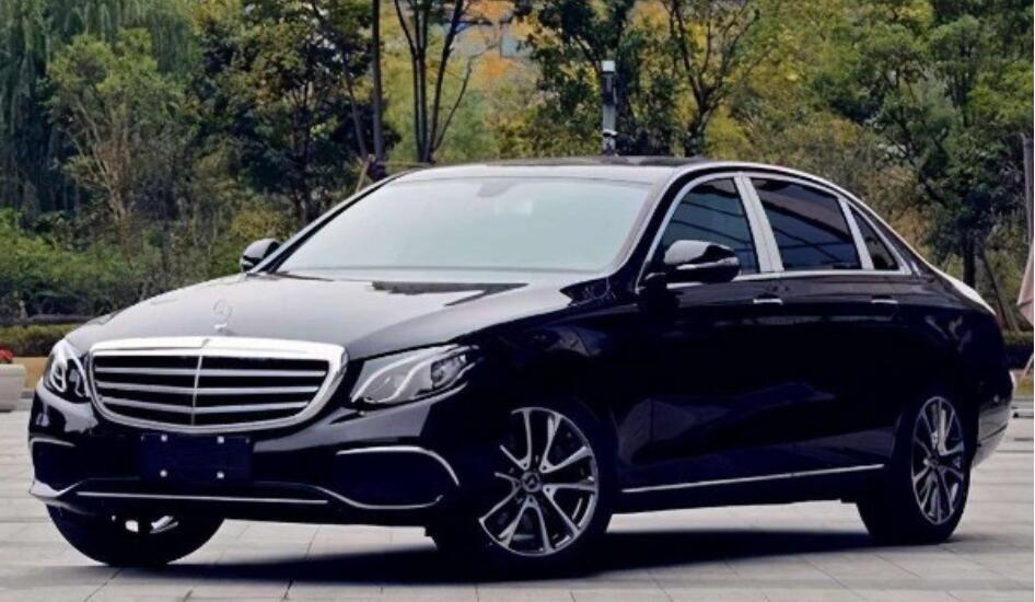 同样是bba,奔驰e300和宝马五系如何选择?哪一个更有排面?