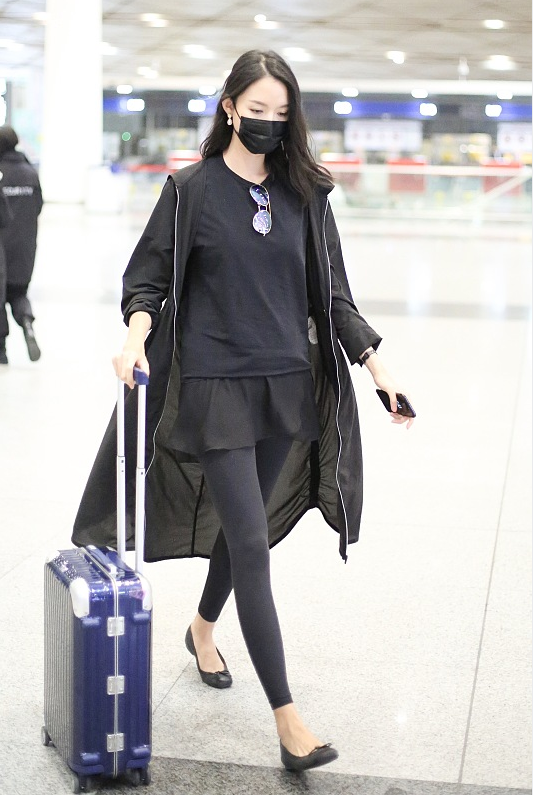 "紧身裤"穿好了真不显胖,看张梓琳的打扮,既有气场还时髦