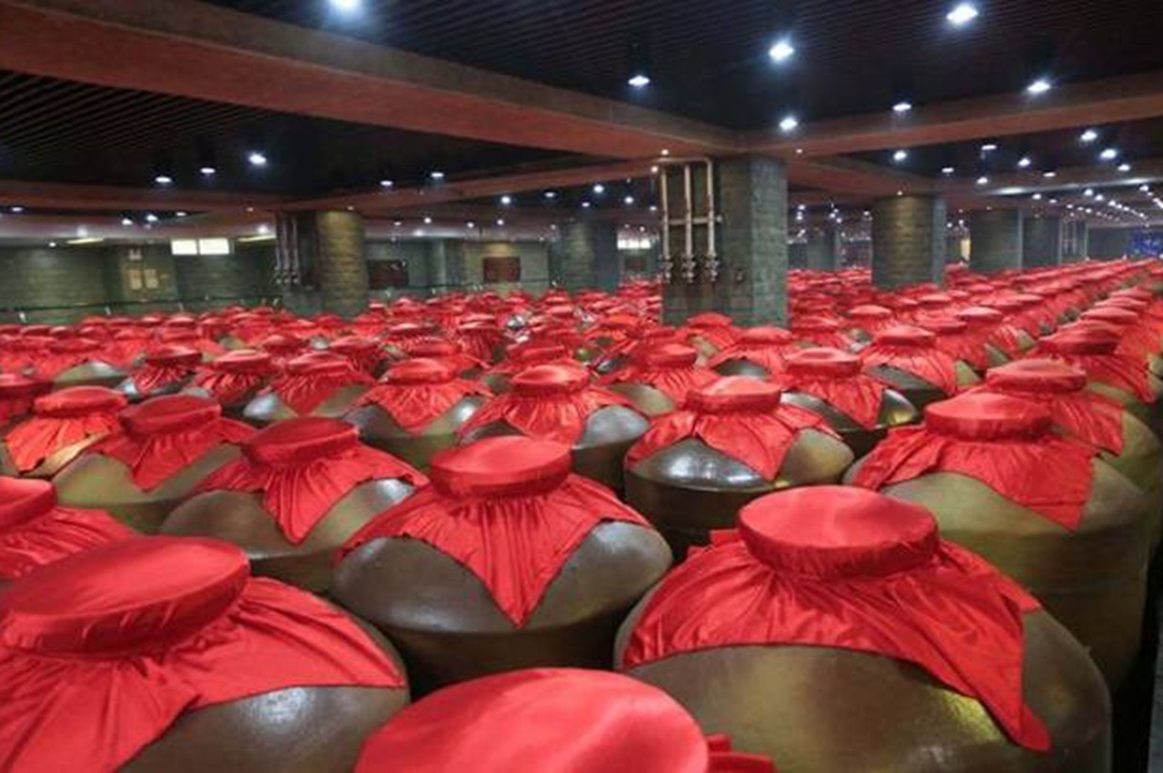 白酒越放越好喝?行家指出:存酒有"4个误区",犯1个都没法喝