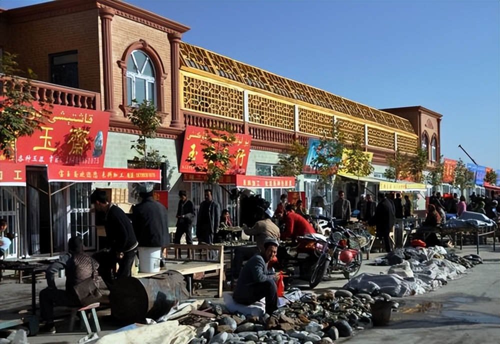 新疆和田玉交易市场!一玉石摊子值千百万?网友:像逛"菜市场"