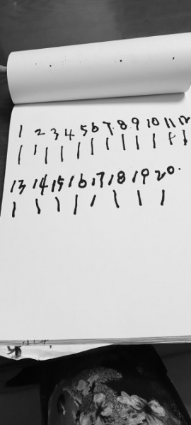 一条竖杠就代表一天 5岁女儿"画竖杠"等妈妈回家