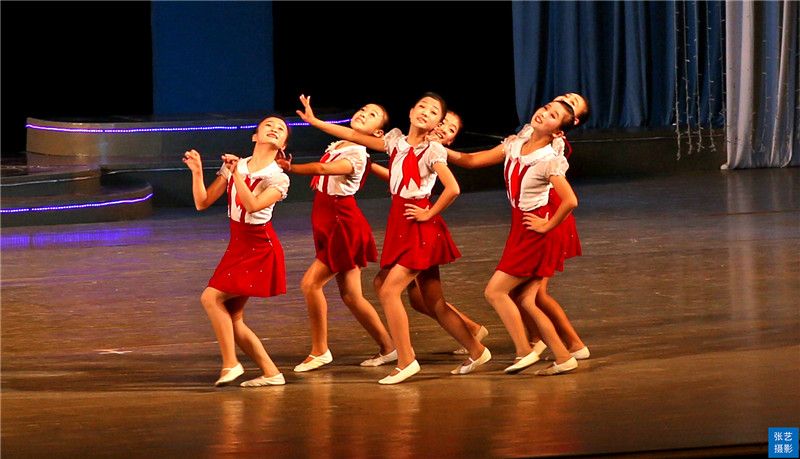 朝鲜平壤万景台少年宫,华丽如宫殿,孩子们业余时间在这里学文化