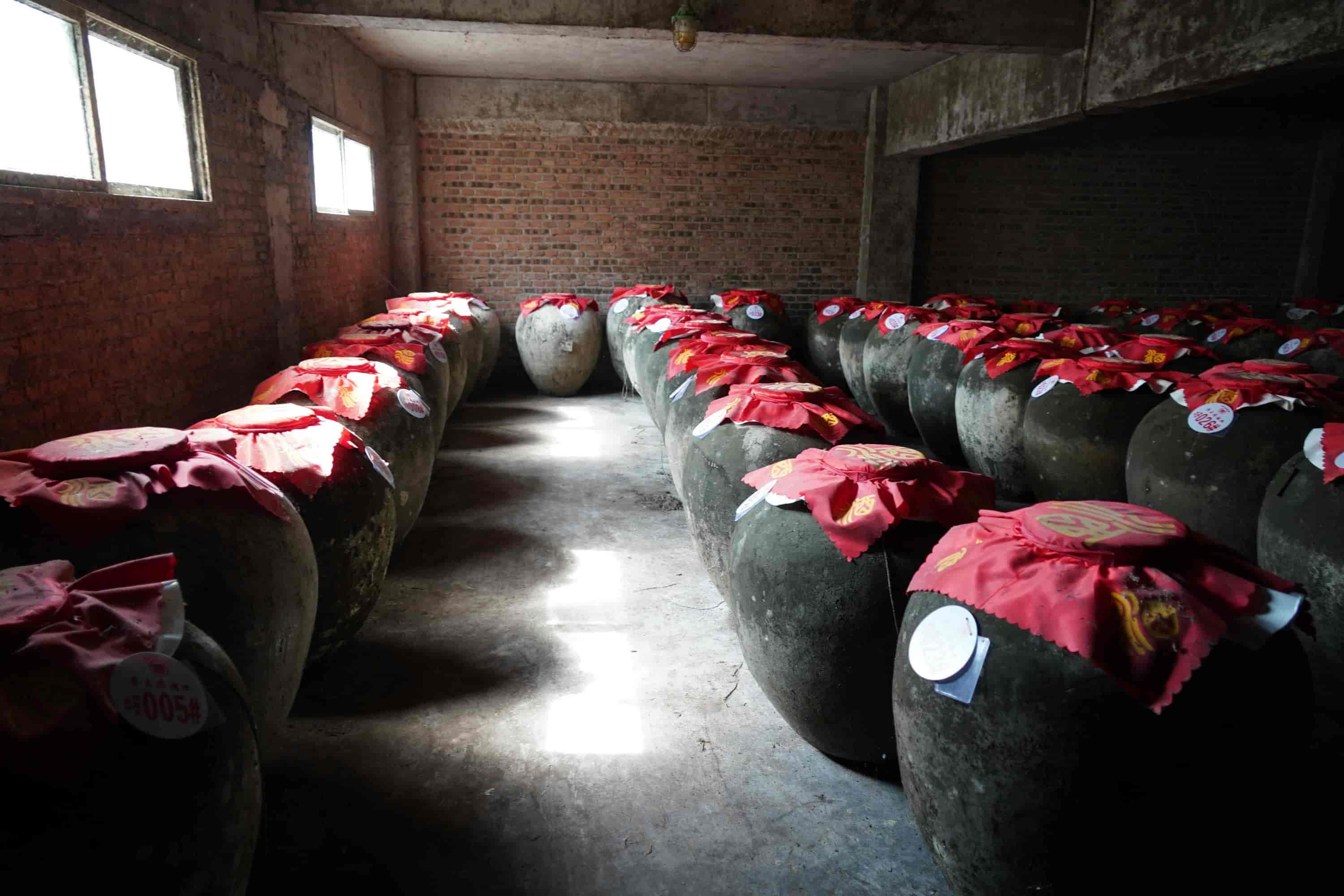 大竹基酒最多的酒厂,从传统红坛子到创新烤烟香,满足不同口味挑