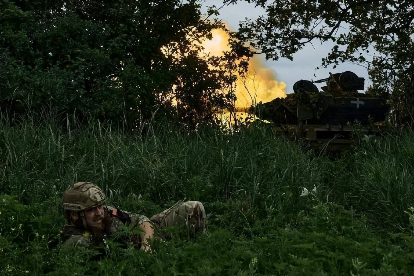 炮兵航空兵佔優勢,後勤還是弱點