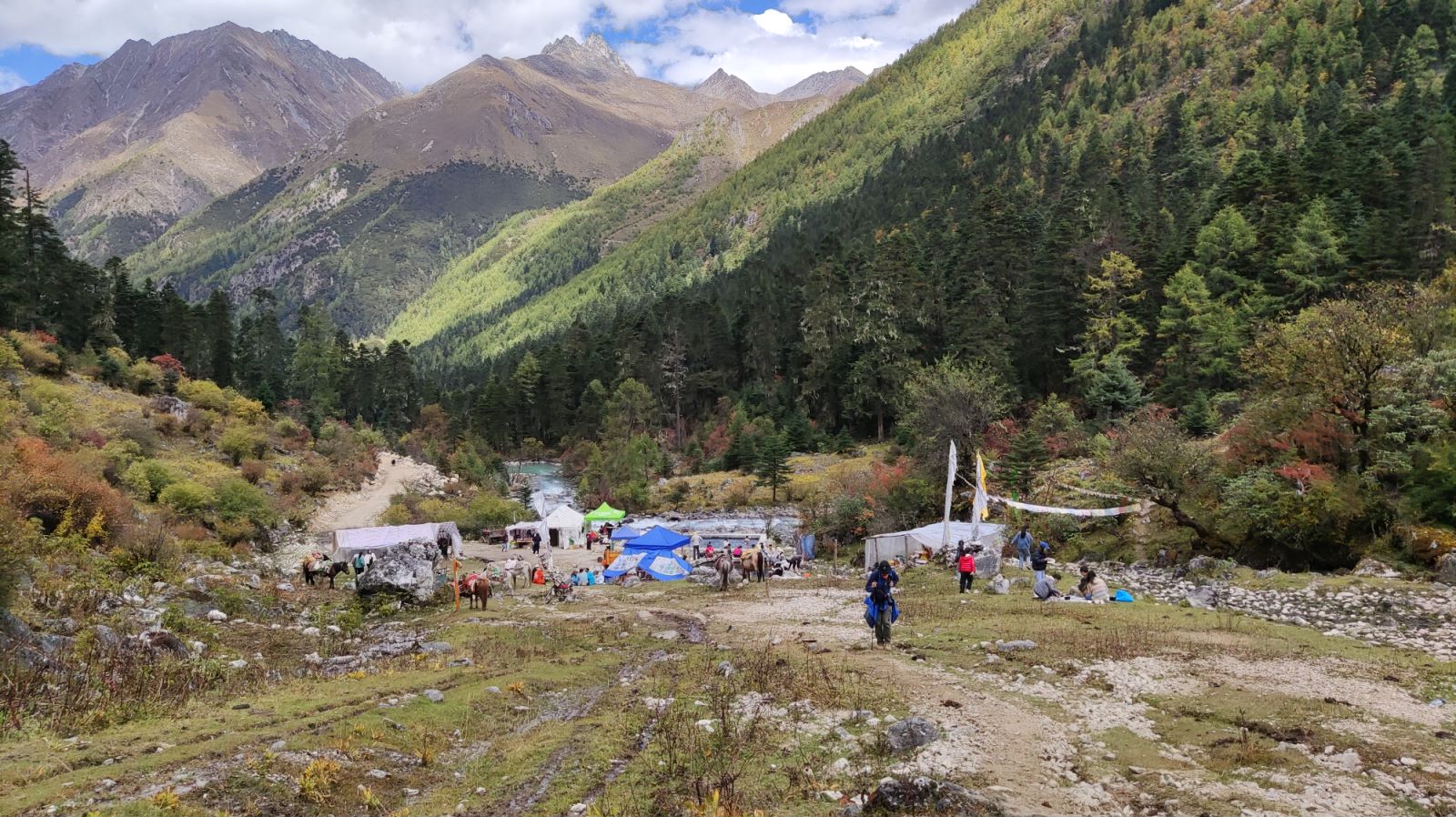 康定莲花湖月亮湾徒步2021国庆三日游