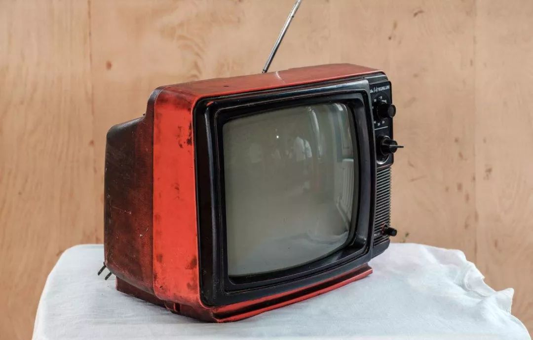 上世纪80年代的黑白电视机