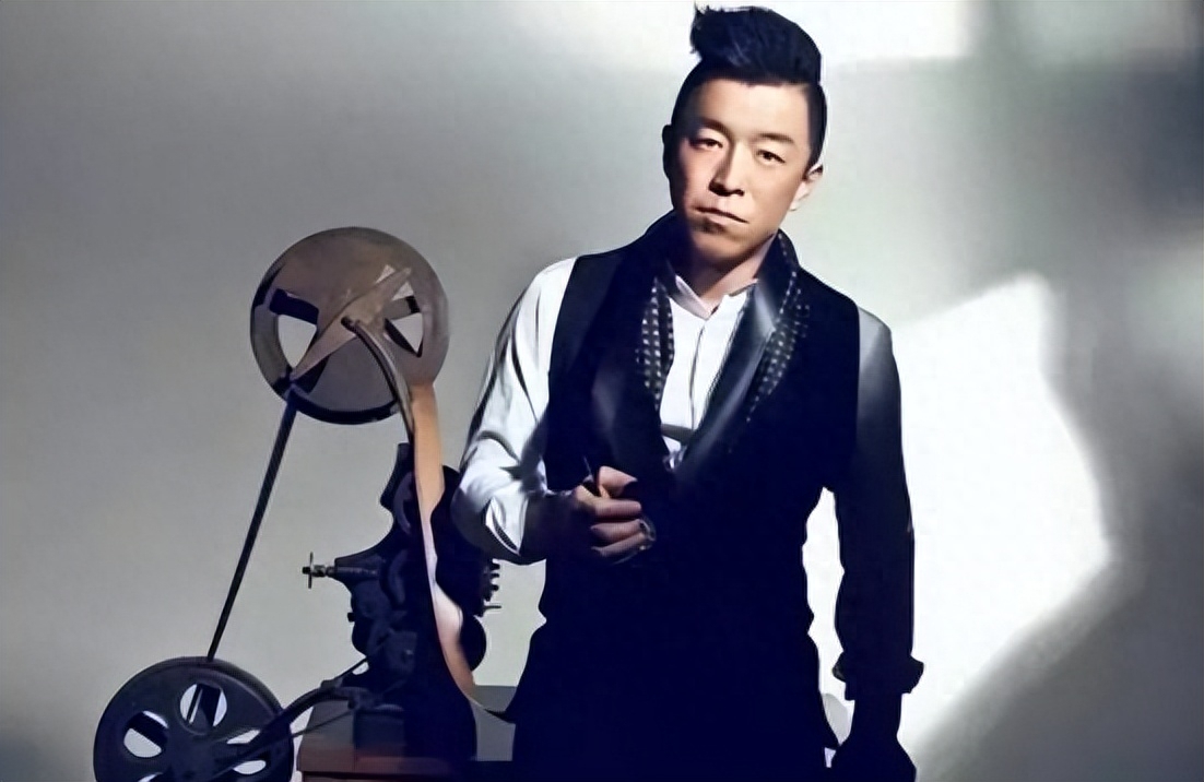 回顾影帝黄渤情商特别高深受圈内女明星的尊重与喜爱