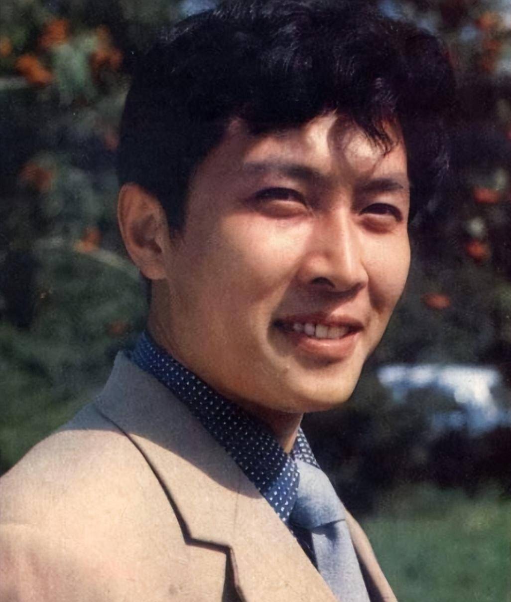 唐国强:凭诸葛亮爆红,前妻去世后,二婚娶壮丽今幸福美满