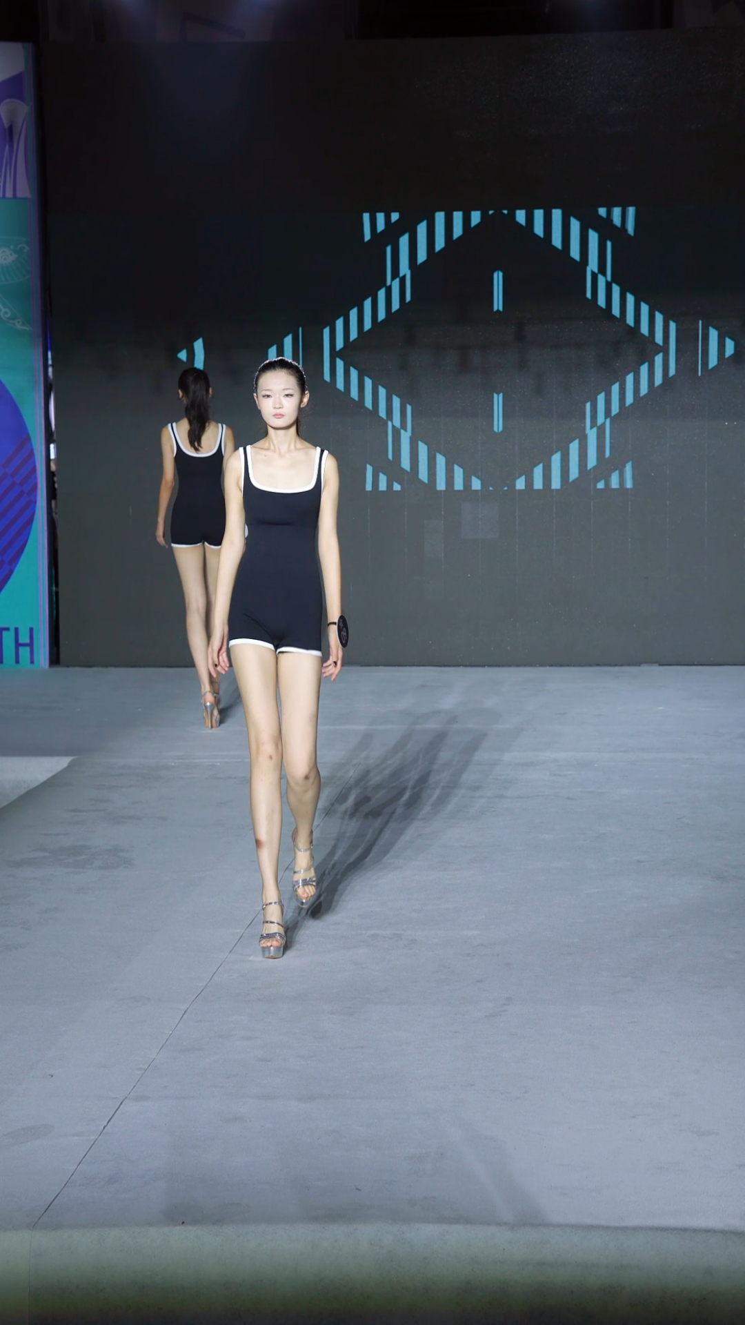 模特空乘艺考生走秀