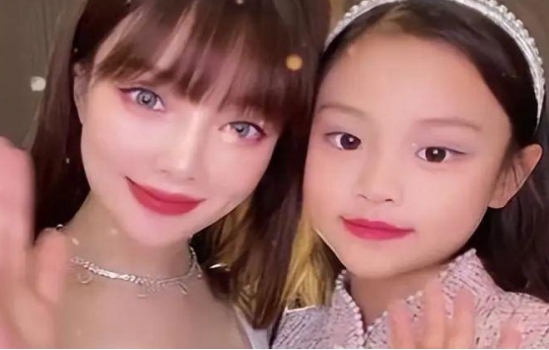 41岁李小璐:与小13岁男友进酒店房间,把女儿养成另一个自己