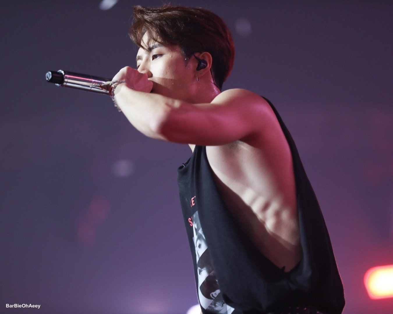 被王嘉尔的"鲨鱼线"电到了,但他还有更戳人的点